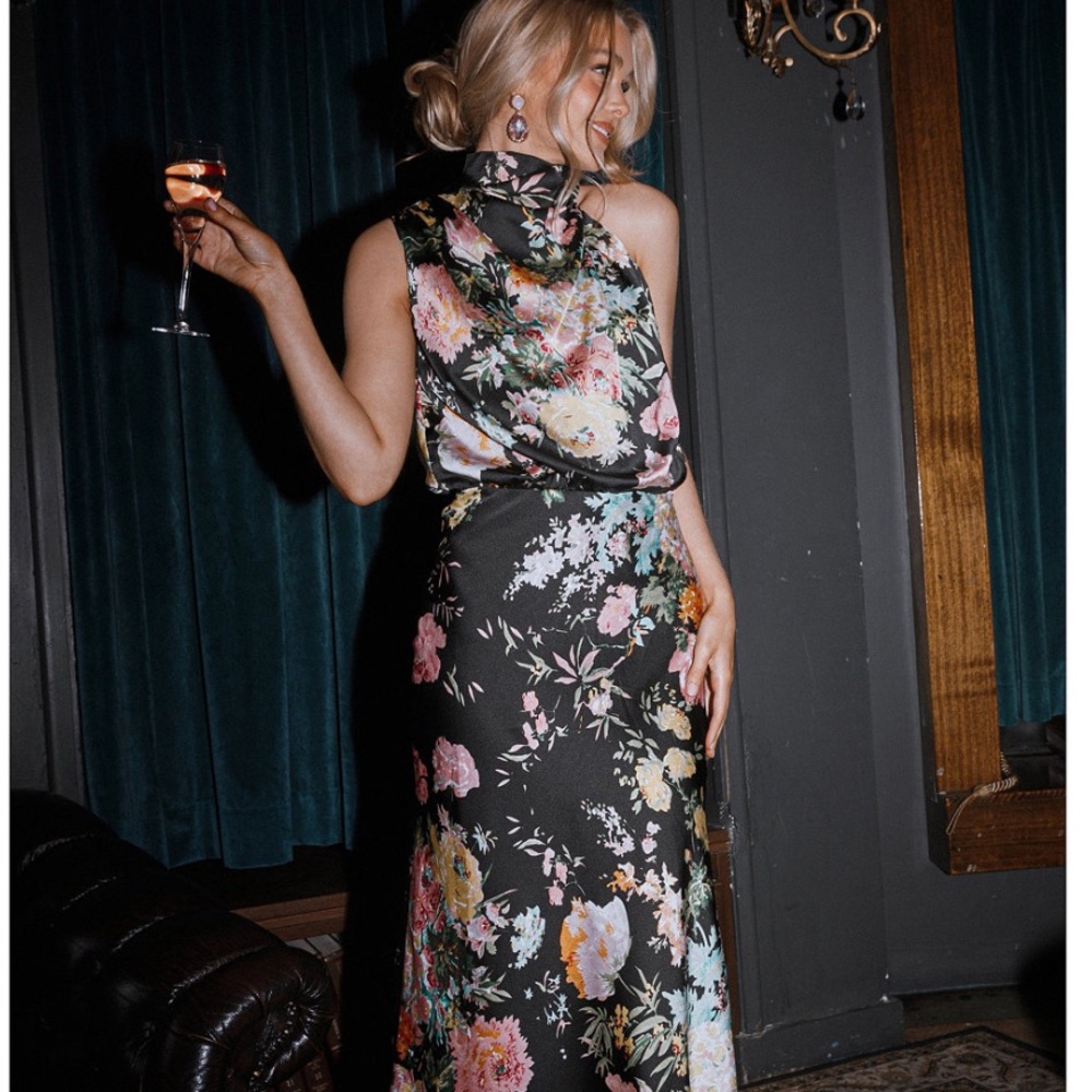 Petal & Pup NWT Gorgeous Annabelle Midi Dress in White Floral Satin Size L & XL - Picture 10 of 10